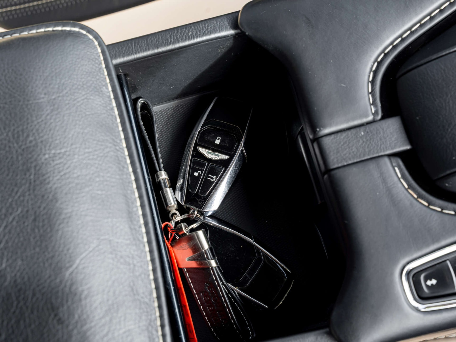 Used Aston Martin DB11 2018 for sale - 77965778: Photo 29