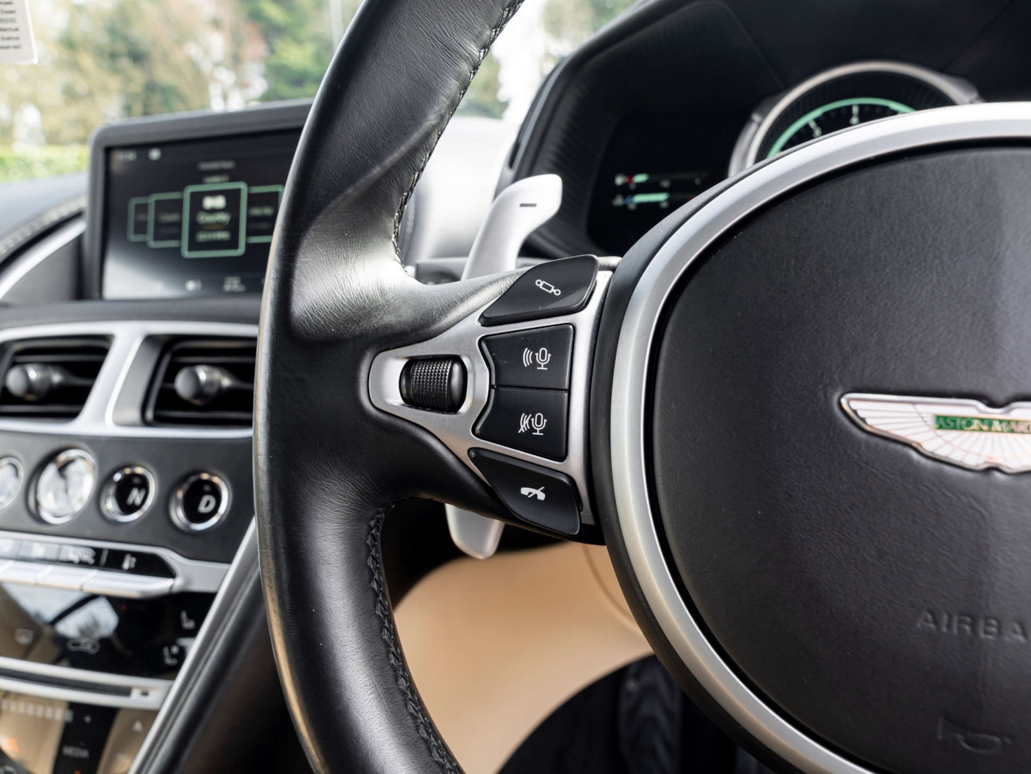 Used Aston Martin DB11 2018 for sale - 77965778: Photo 30