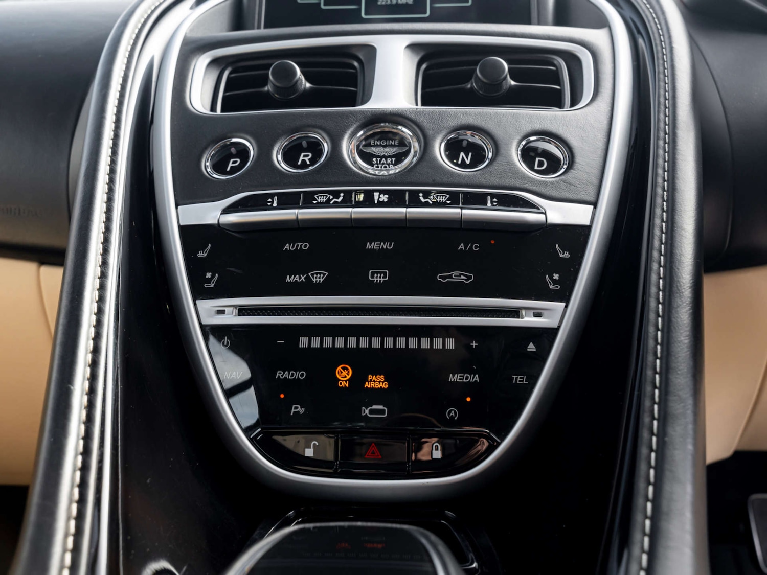 Used Aston Martin DB11 2018 for sale - 77965778: Photo 32