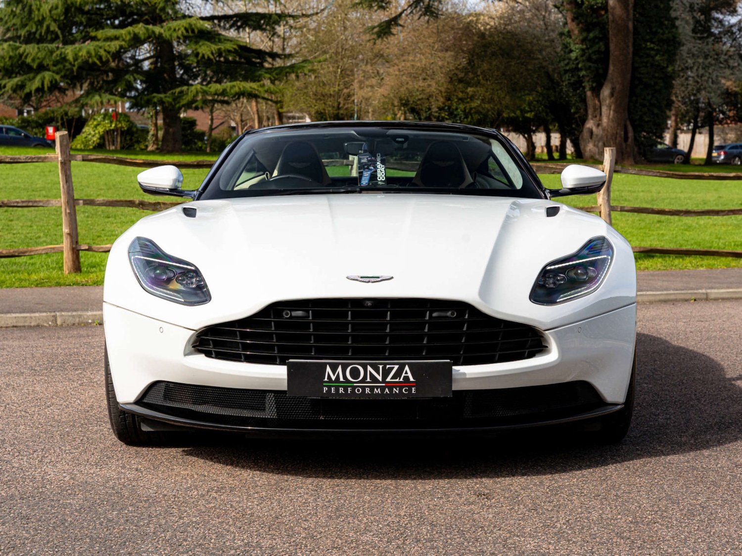 Used Aston Martin DB11 2018 for sale - 77965778: Photo 4