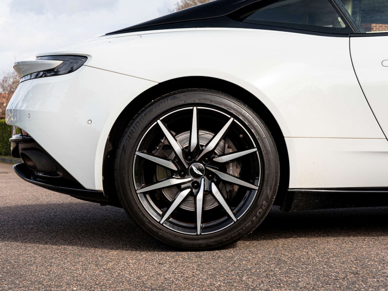 Used Aston Martin DB11 2018 for sale - 77965778: Photo 9