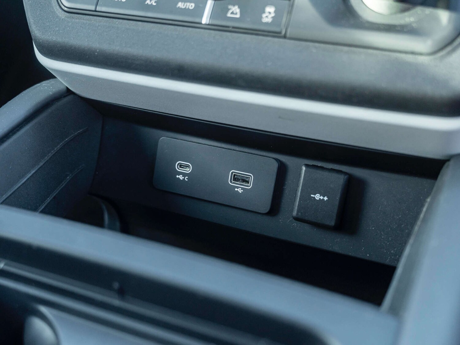 Used Land Rover Defender 2023 for sale - 76895842: Photo 37