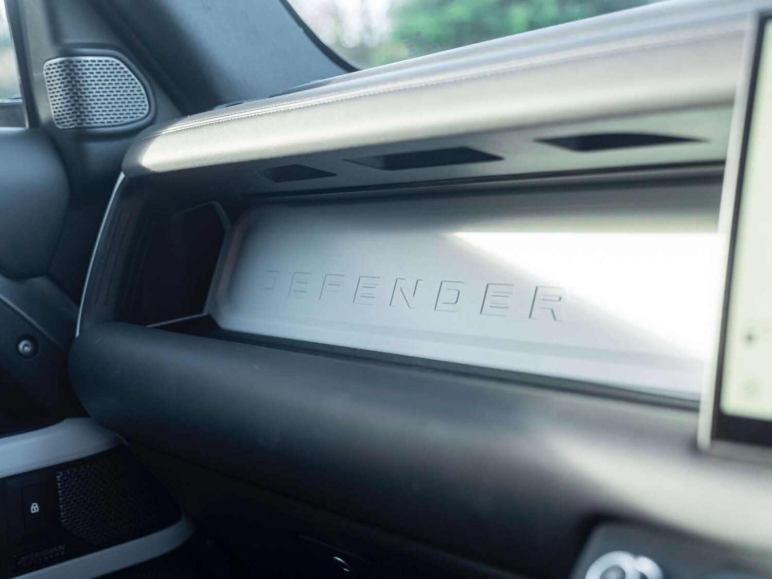 Used Land Rover Defender 2023 for sale - 76895842: Photo 40