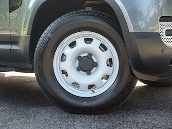 Used Land Rover Defender 2023 for sale - 76117718: Photo