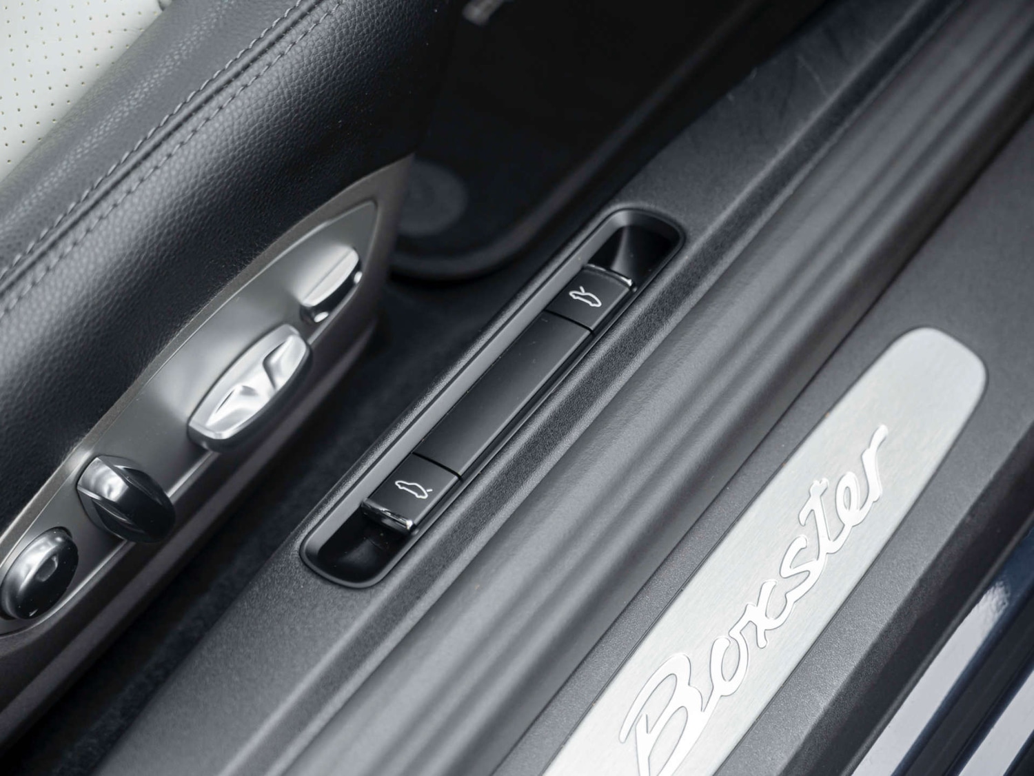 Used Porsche Other 2017 for sale - 76117716: Photo 28