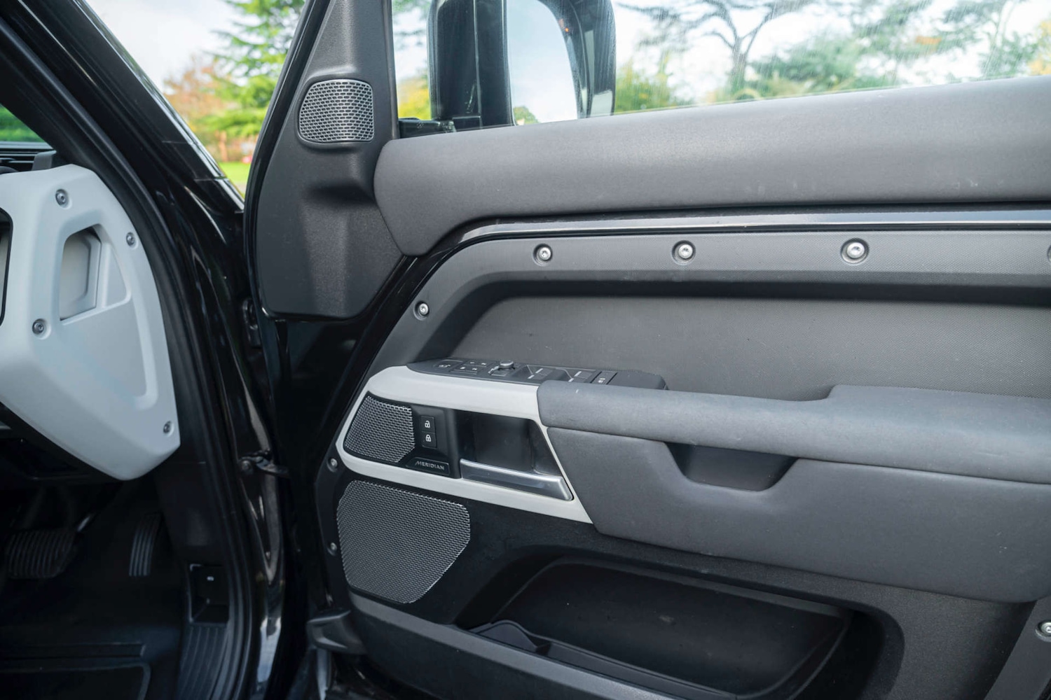 Used Land Rover Defender 2021 for sale - 76493602: Photo 21