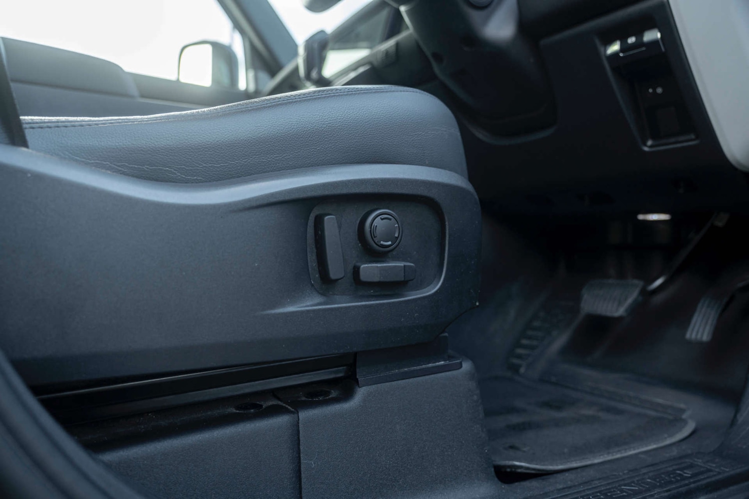 Used Land Rover Defender 2021 for sale - 76493602: Photo 23