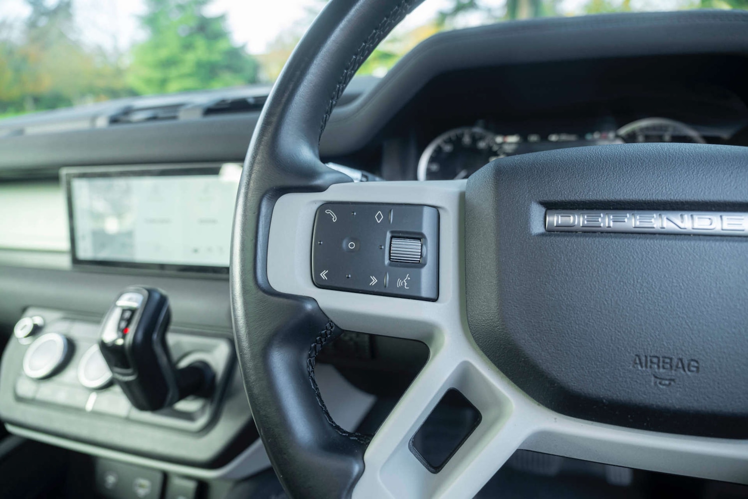 Used Land Rover Defender 2021 for sale - 76493602: Photo 30