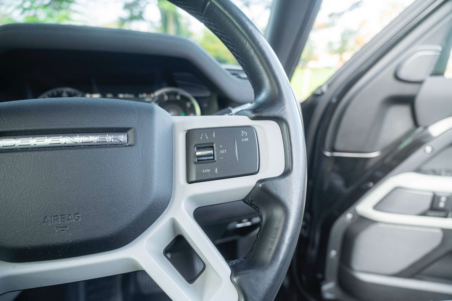 Used Land Rover Defender 2021 for sale - 76493602: Photo 31