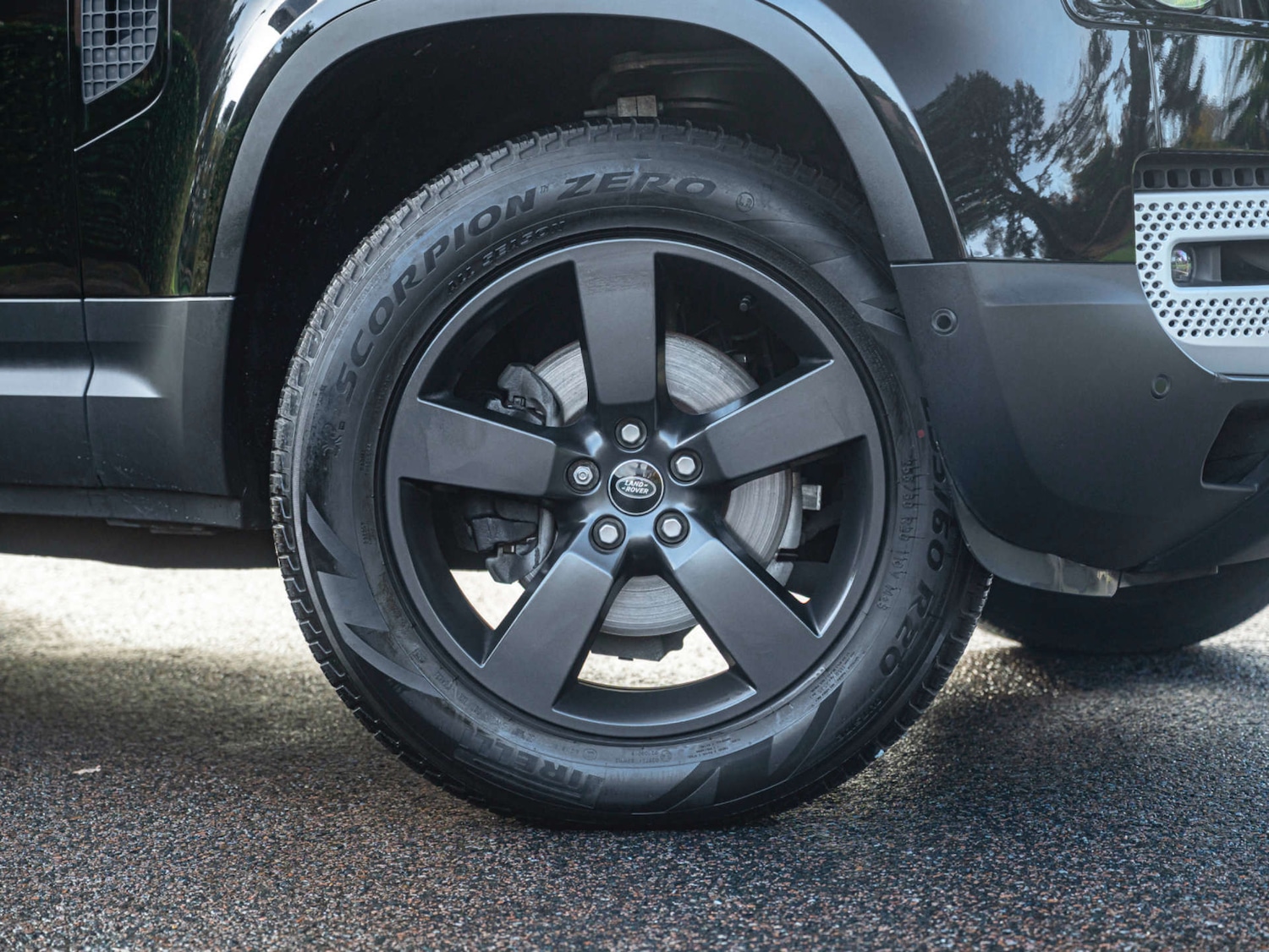 Used Land Rover Defender 2021 for sale - 76493602: Photo 4