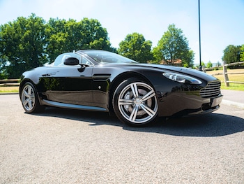 Used Aston Martin Vantage 2011 for sale - 76117728: Photo