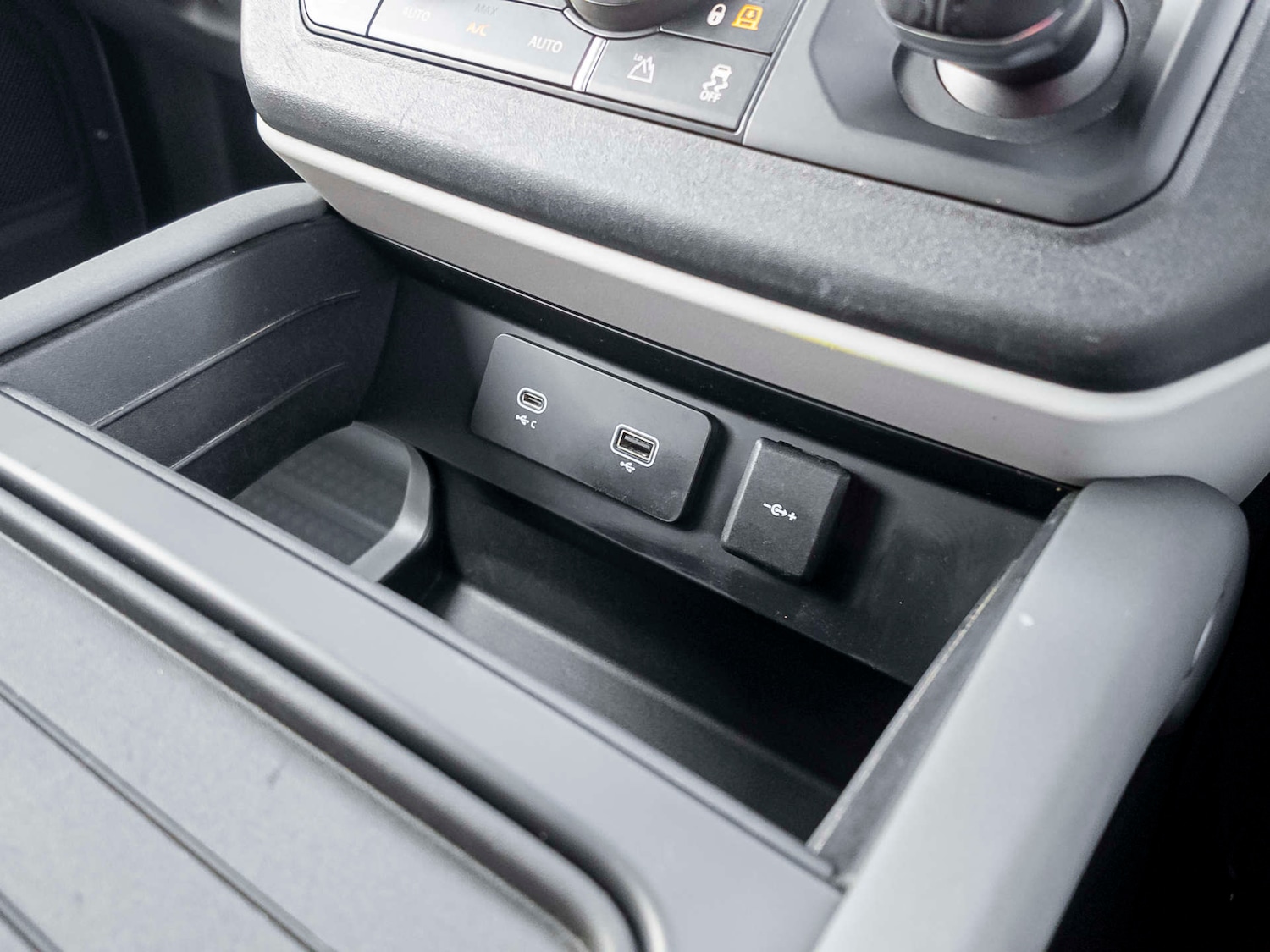 Used Land Rover Defender 2020 for sale - 77790768: Photo 28