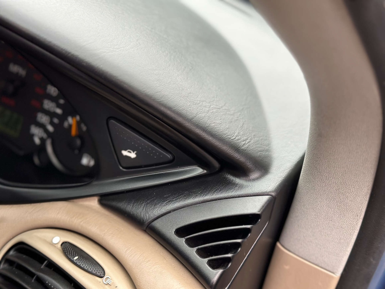 Used Ford Focus 2002 for sale - 76933029: Photo 28