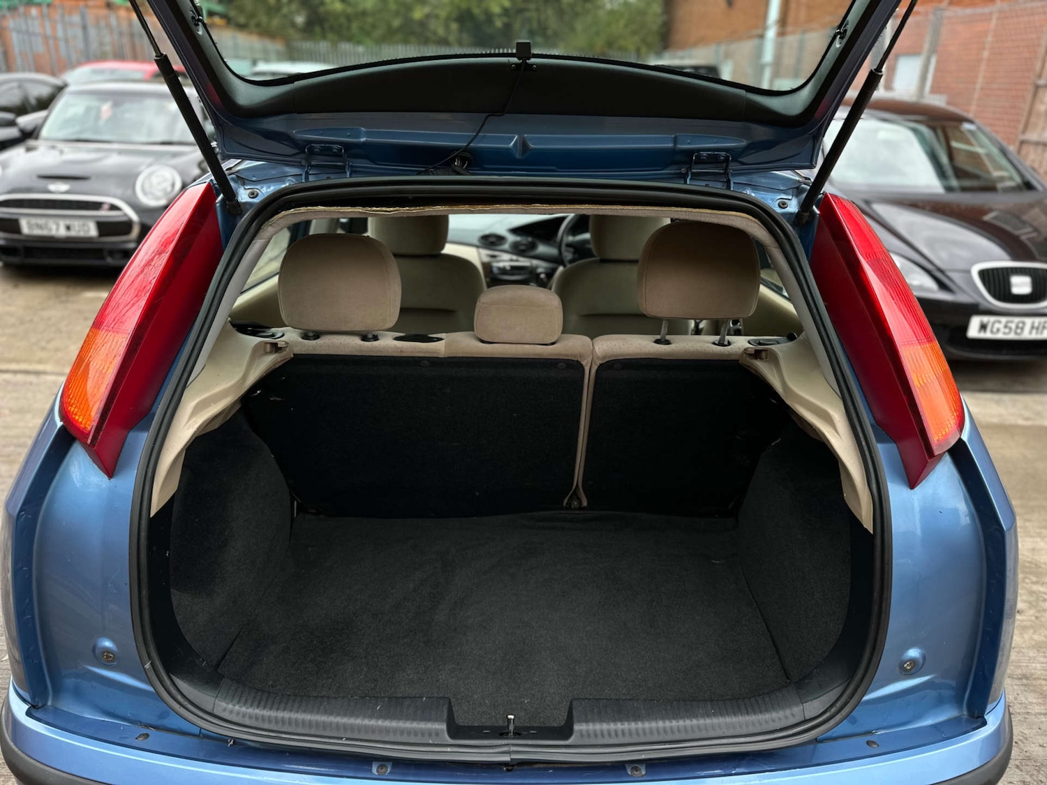 Used Ford Focus 2002 for sale - 76933029: Photo 34