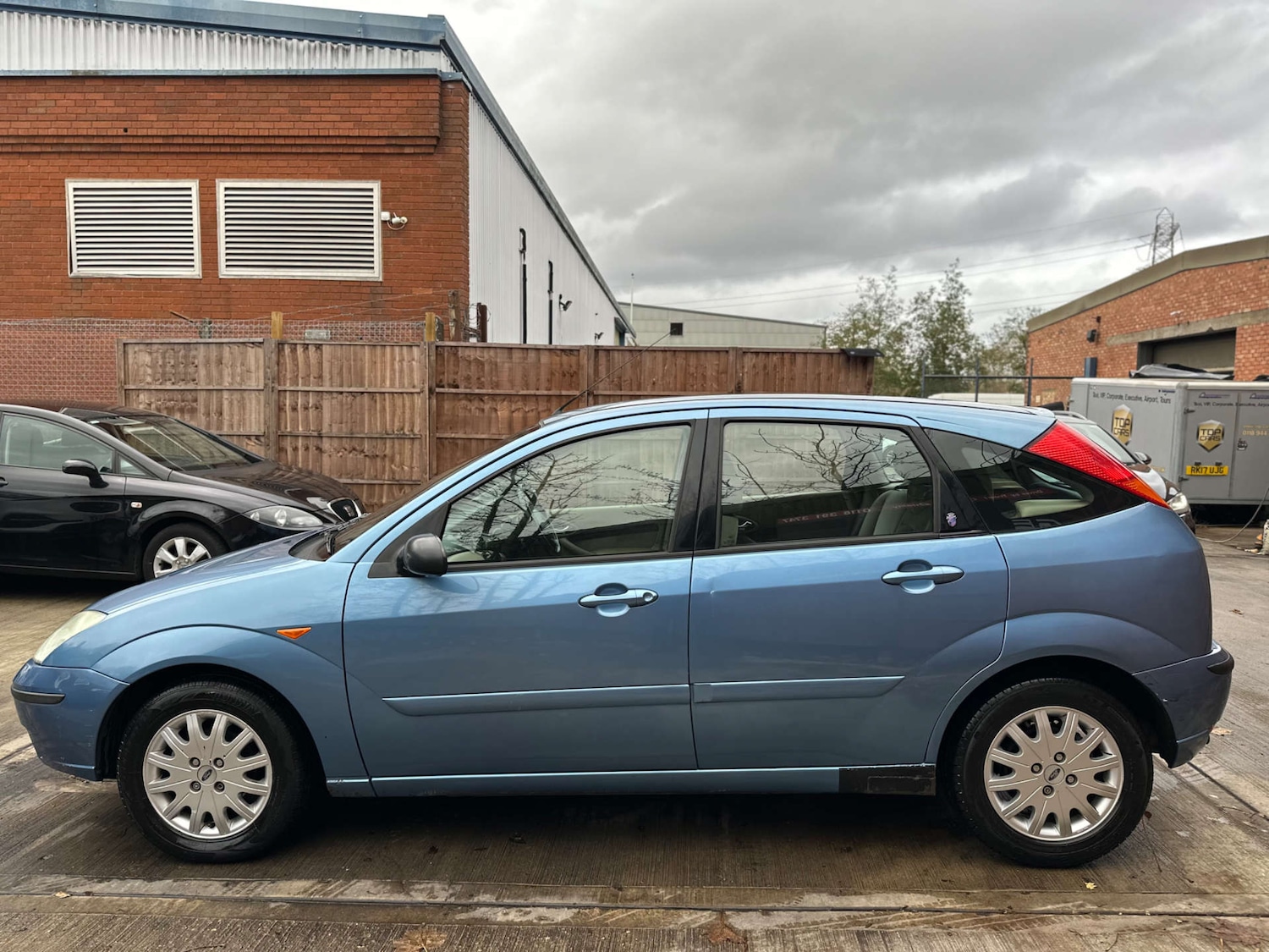 Used Ford Focus 2002 for sale - 76933029: Photo 9