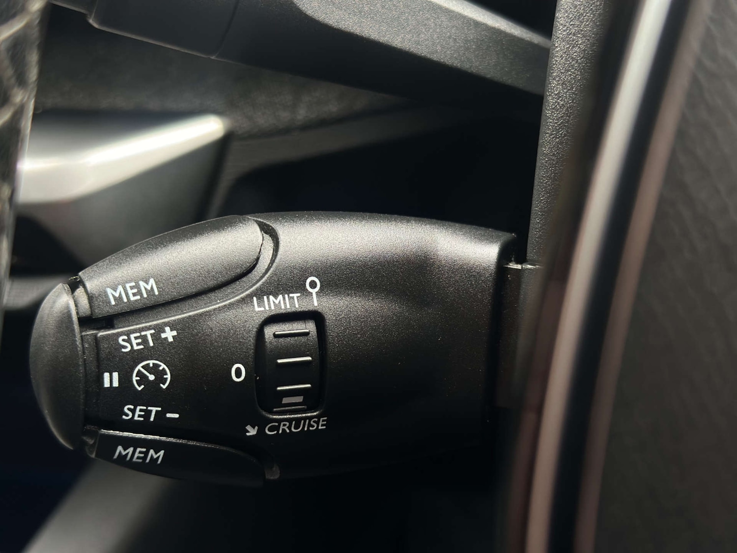 Used Peugeot 3008 2018 for sale - 77383406: Photo 24