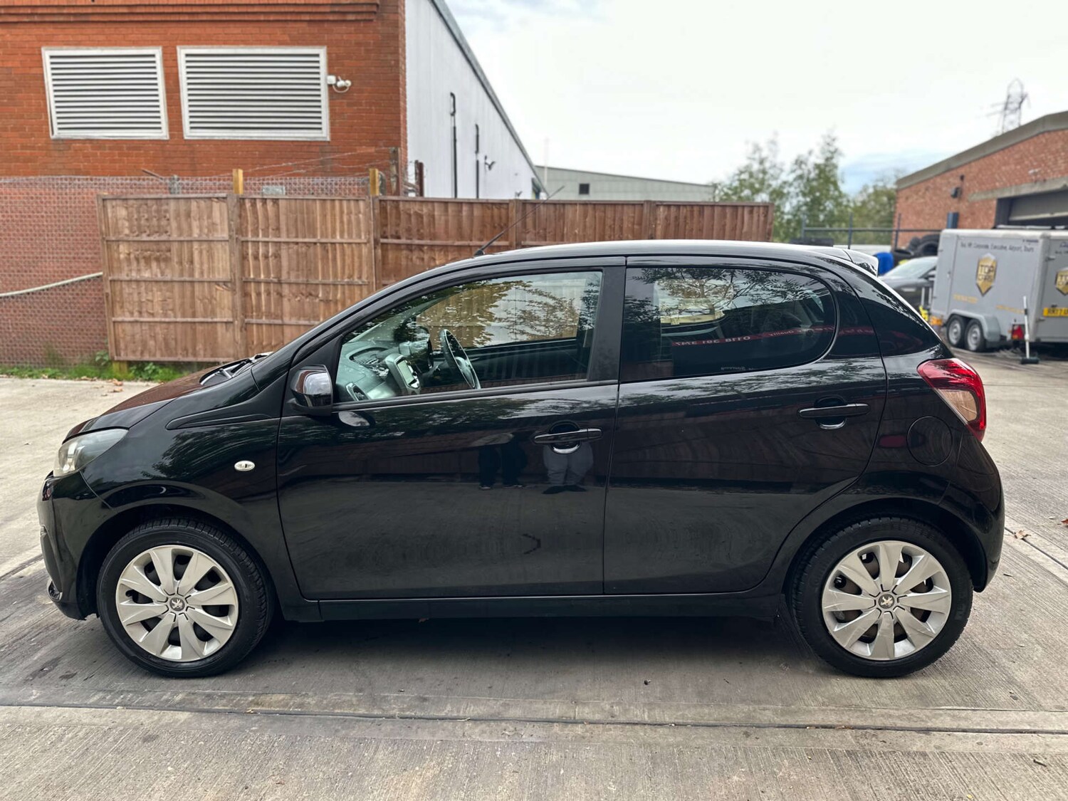 Used Peugeot 108 2016 for sale - 75936130: Photo 13