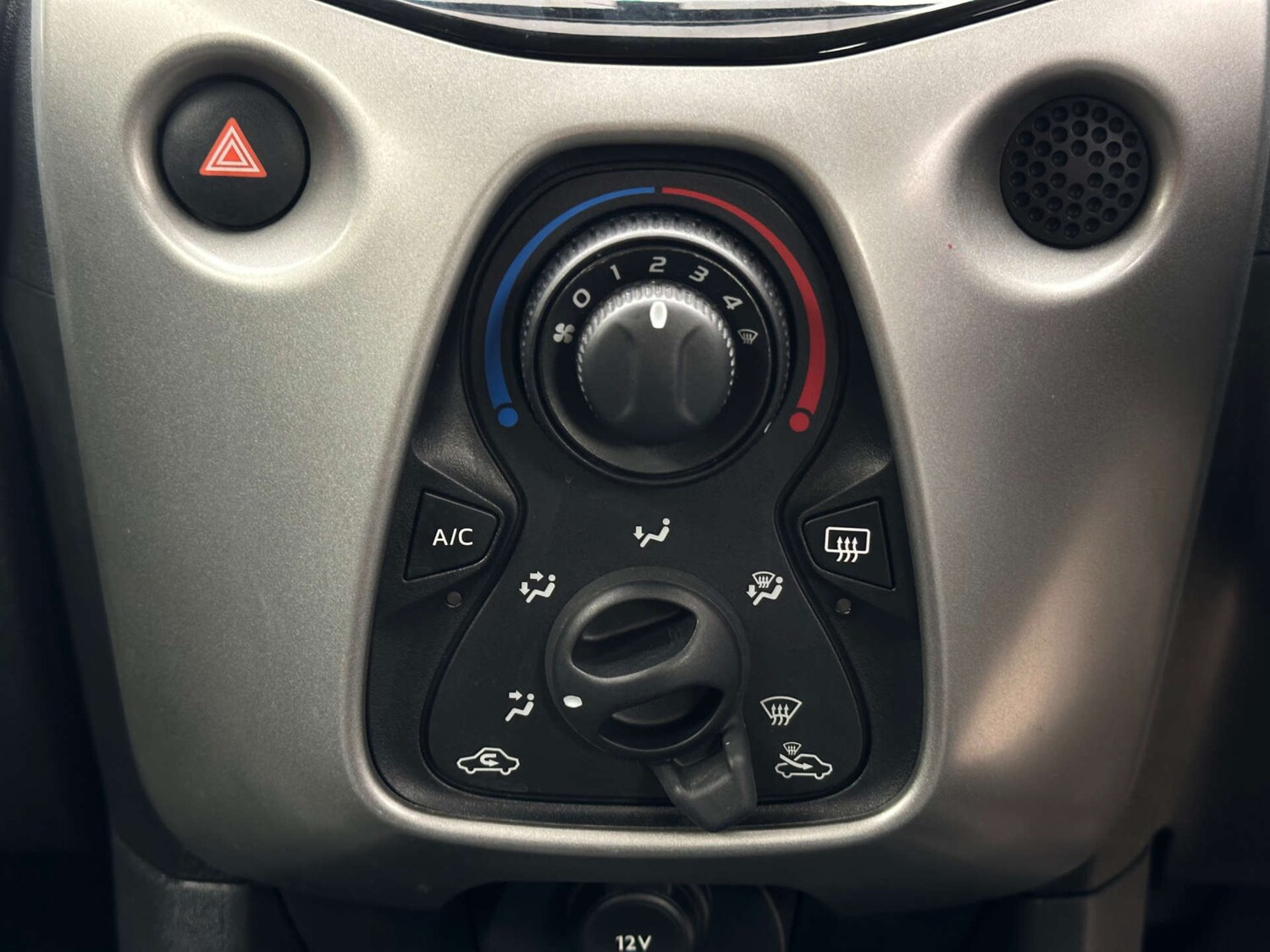 Used Peugeot 108 2016 for sale - 75936130: Photo 30