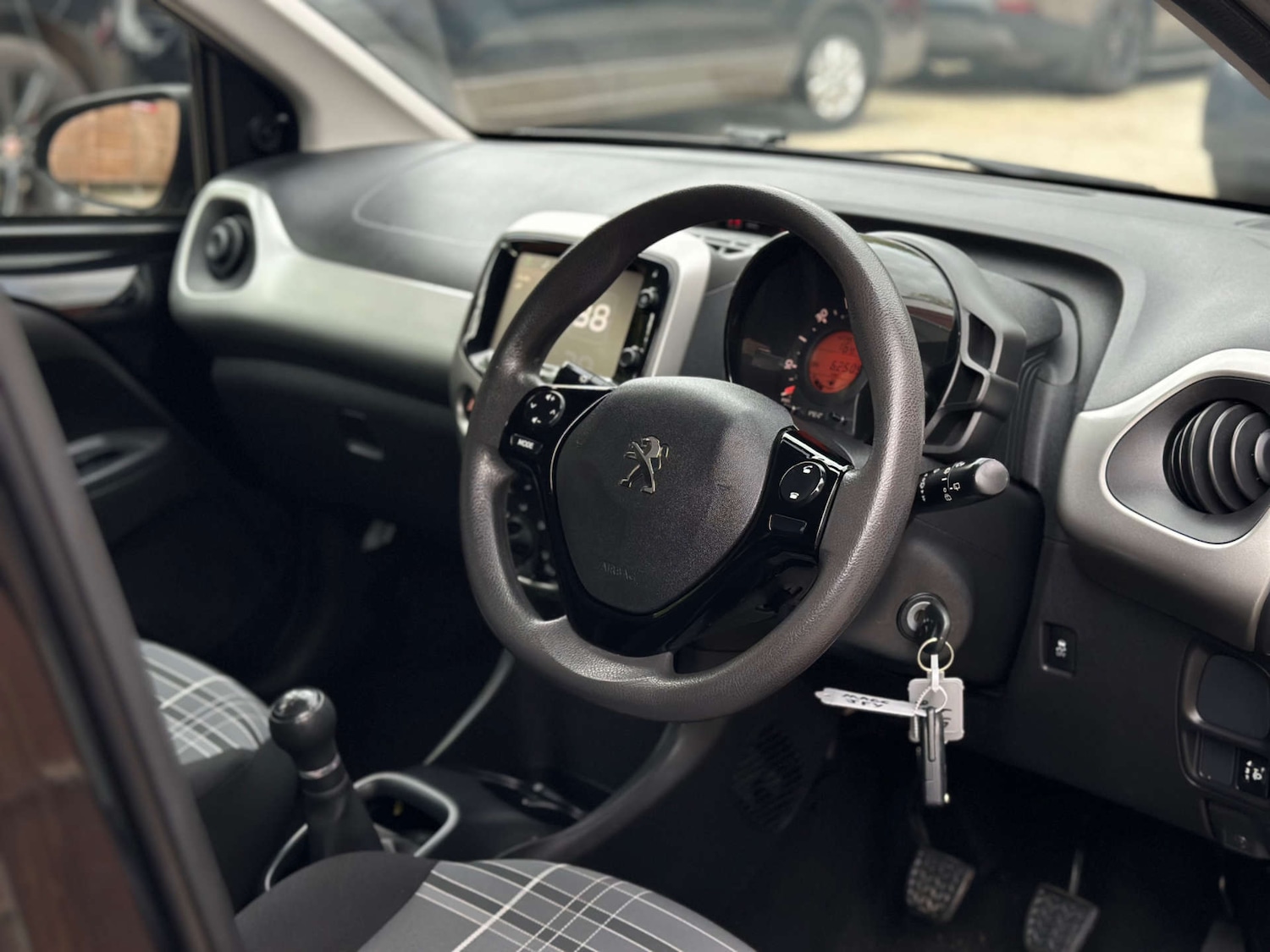 Used Peugeot 108 2016 for sale - 76602012: Photo 2