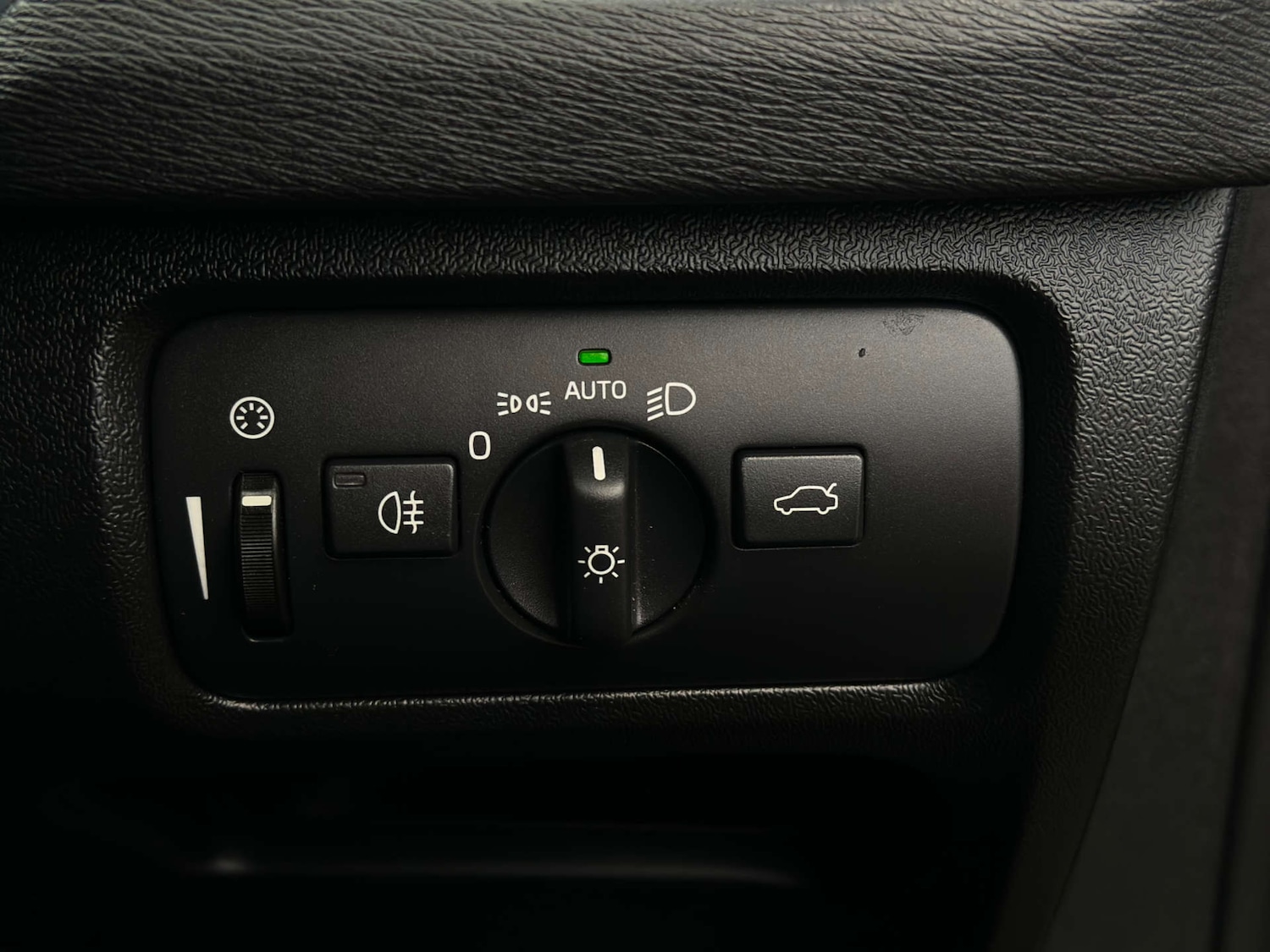 Used Volvo V40 2017 for sale - 76836462: Photo 17