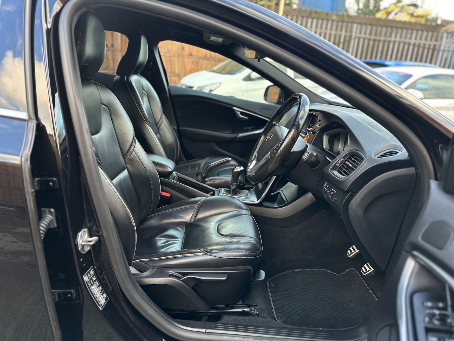 Used Volvo V40 2017 for sale - 76836462: Photo 28