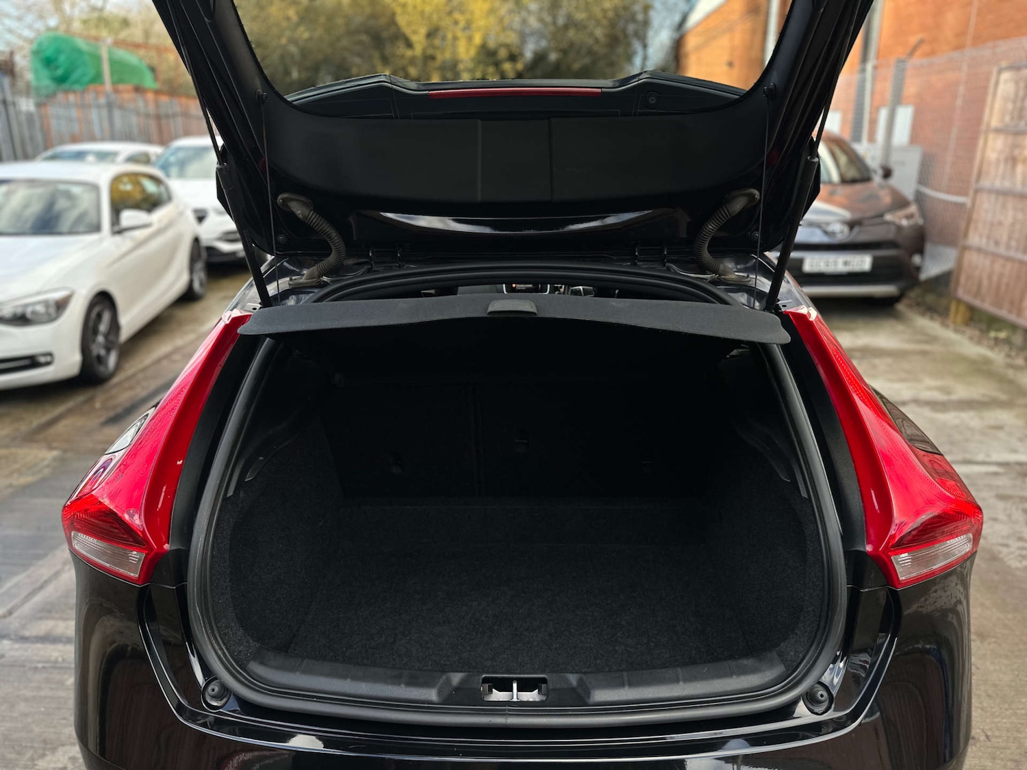 Used Volvo V40 2017 for sale - 76836462: Photo 37