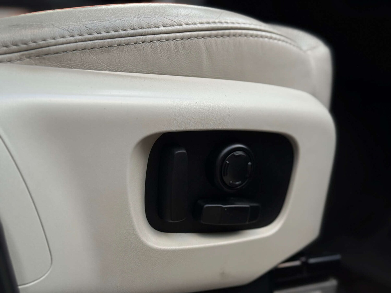 Used Land Rover Discovery 2017 for sale - 76601393: Photo 38