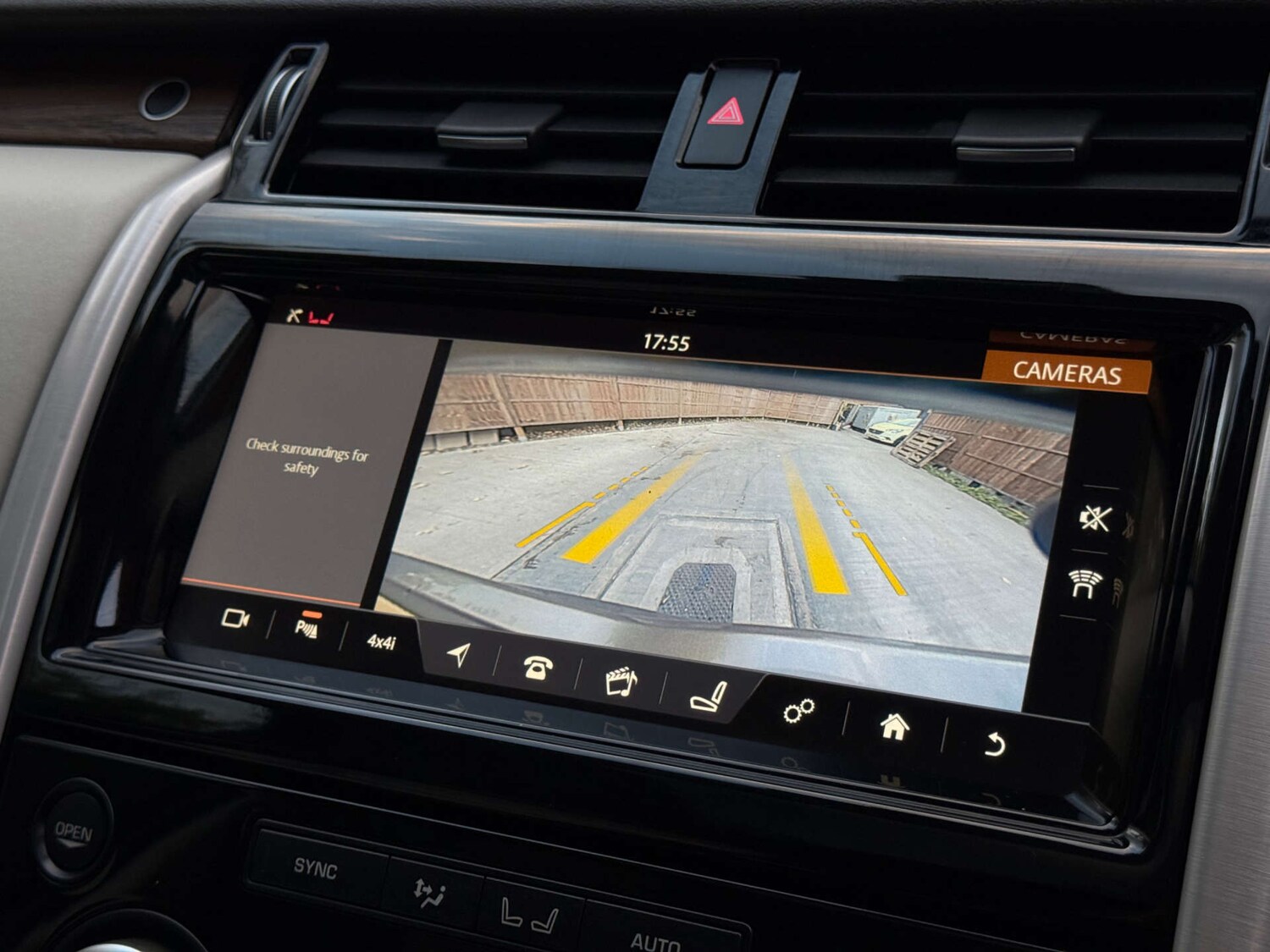 Used Land Rover Discovery 2017 for sale - 76601393: Photo 54