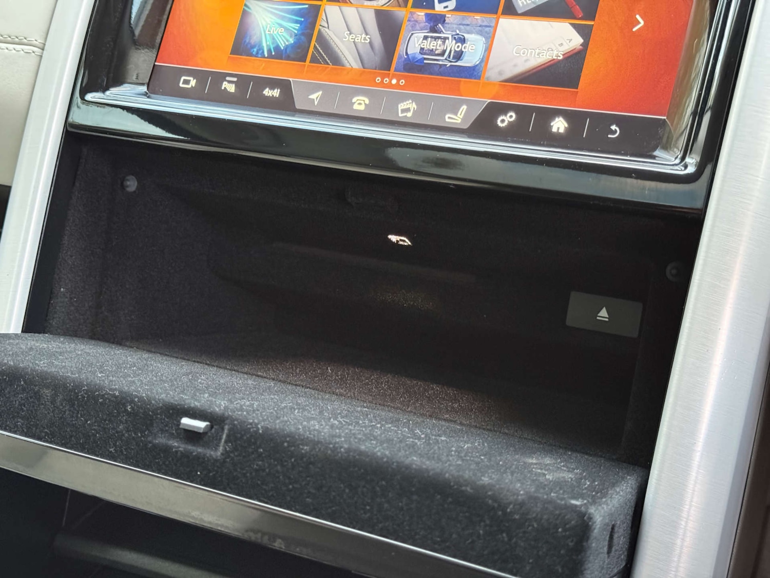 Used Land Rover Discovery 2017 for sale - 76601393: Photo 56