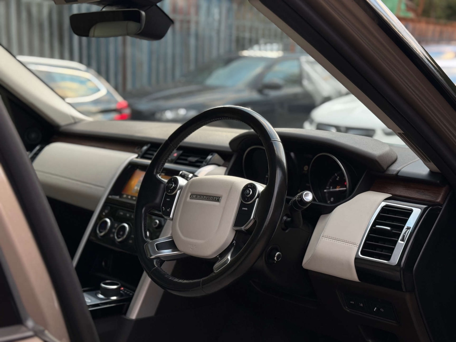 Used Land Rover Discovery 2017 for sale - 76601393: Photo 7