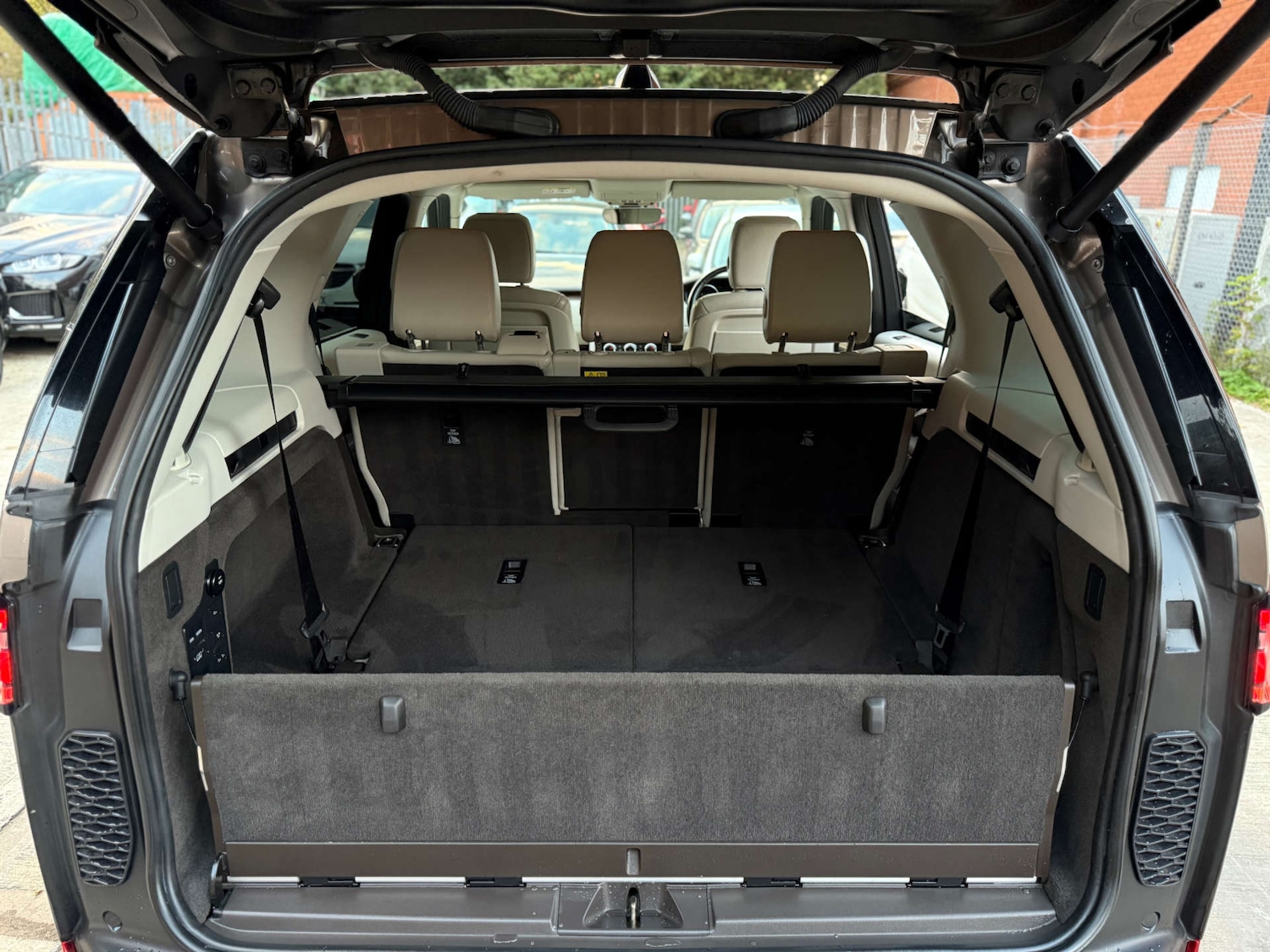 Used Land Rover Discovery 2017 for sale - 76601393: Photo 70