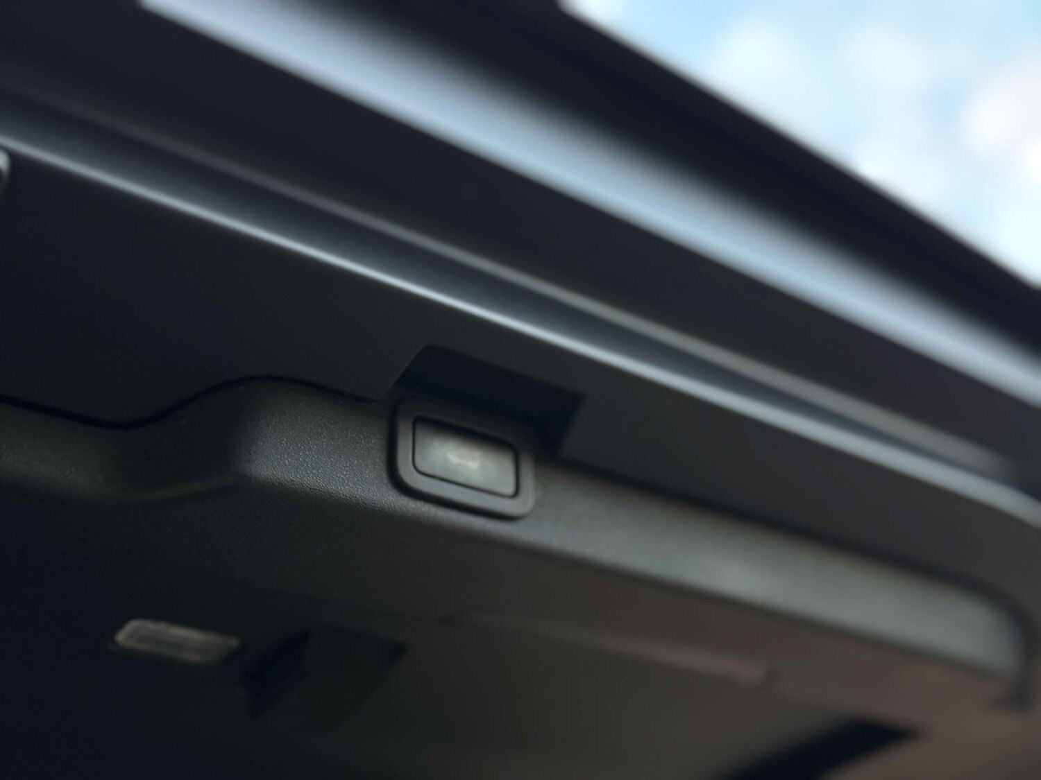 Used Land Rover Discovery 2017 for sale - 76601393: Photo 75