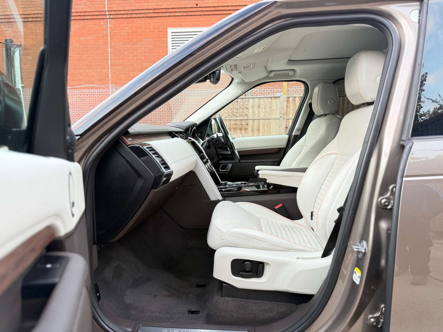 Used Land Rover Discovery 2017 for sale - 76601393: Photo 81