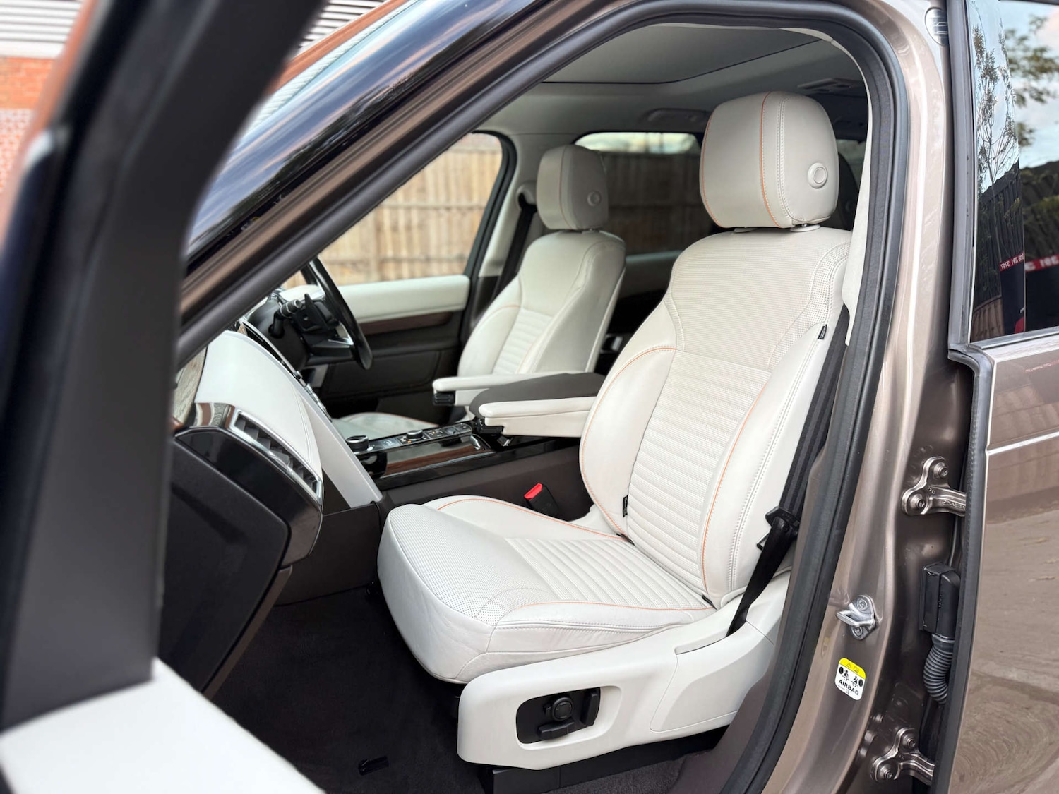 Used Land Rover Discovery 2017 for sale - 76601393: Photo 82