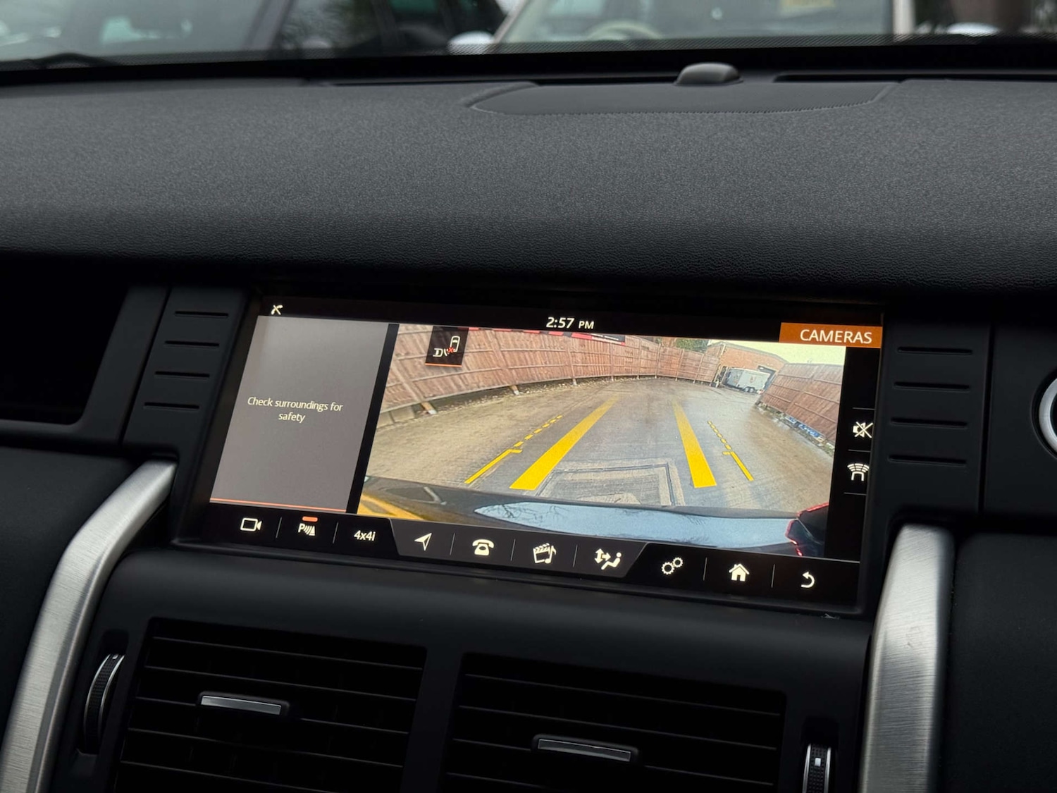 Used Land Rover Discovery Sport 2017 for sale - 76711699: Photo 2