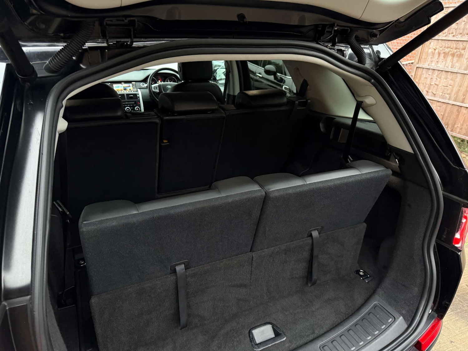 Used Land Rover Discovery Sport 2017 for sale - 76711699: Photo 51