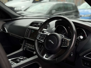 Used Jaguar F-Pace 2018 for sale - 77033678: Photo