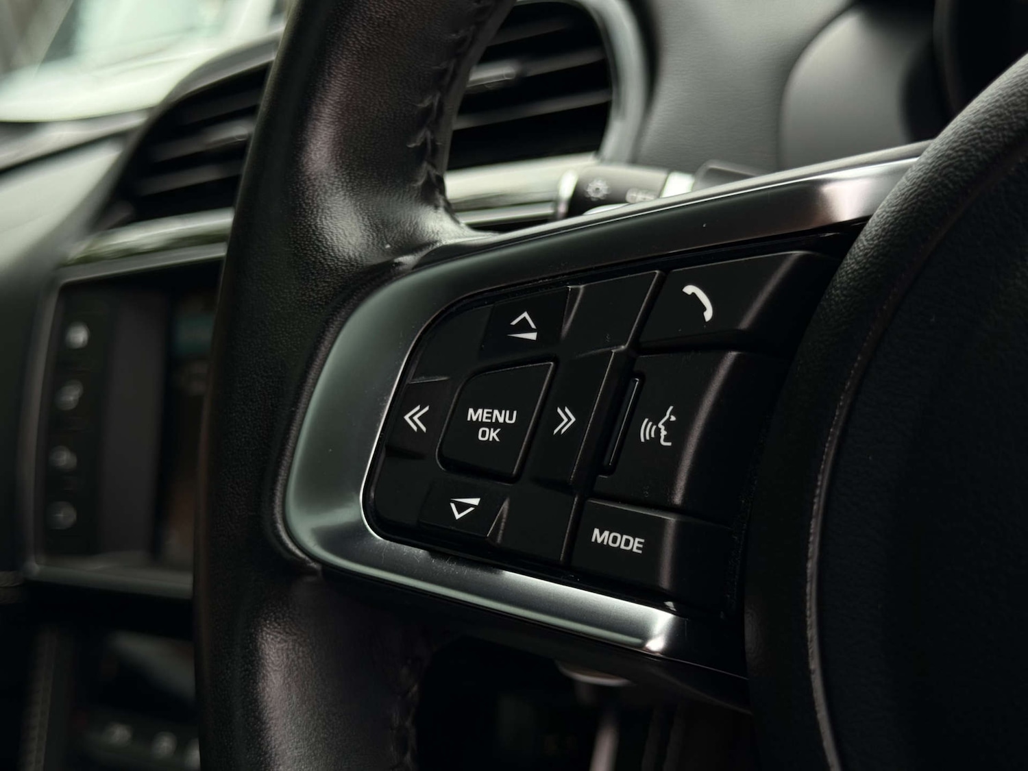 Used Jaguar F-Pace 2018 for sale - 77033678: Photo 32