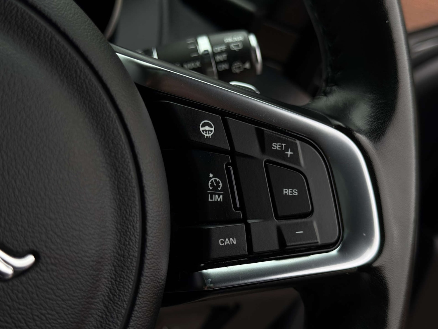 Used Jaguar F-Pace 2018 for sale - 77033678: Photo 6