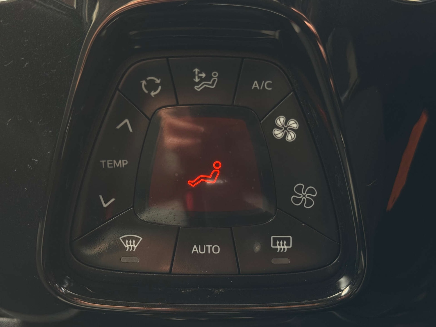 Used Toyota AYGO 2018 for sale - 76611732: Photo 28