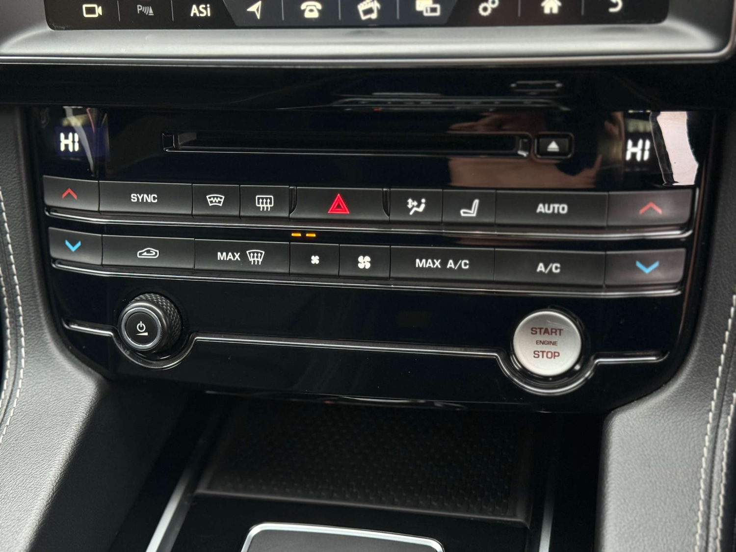 Used Jaguar F-Pace 2018 for sale - 77818832: Photo 34