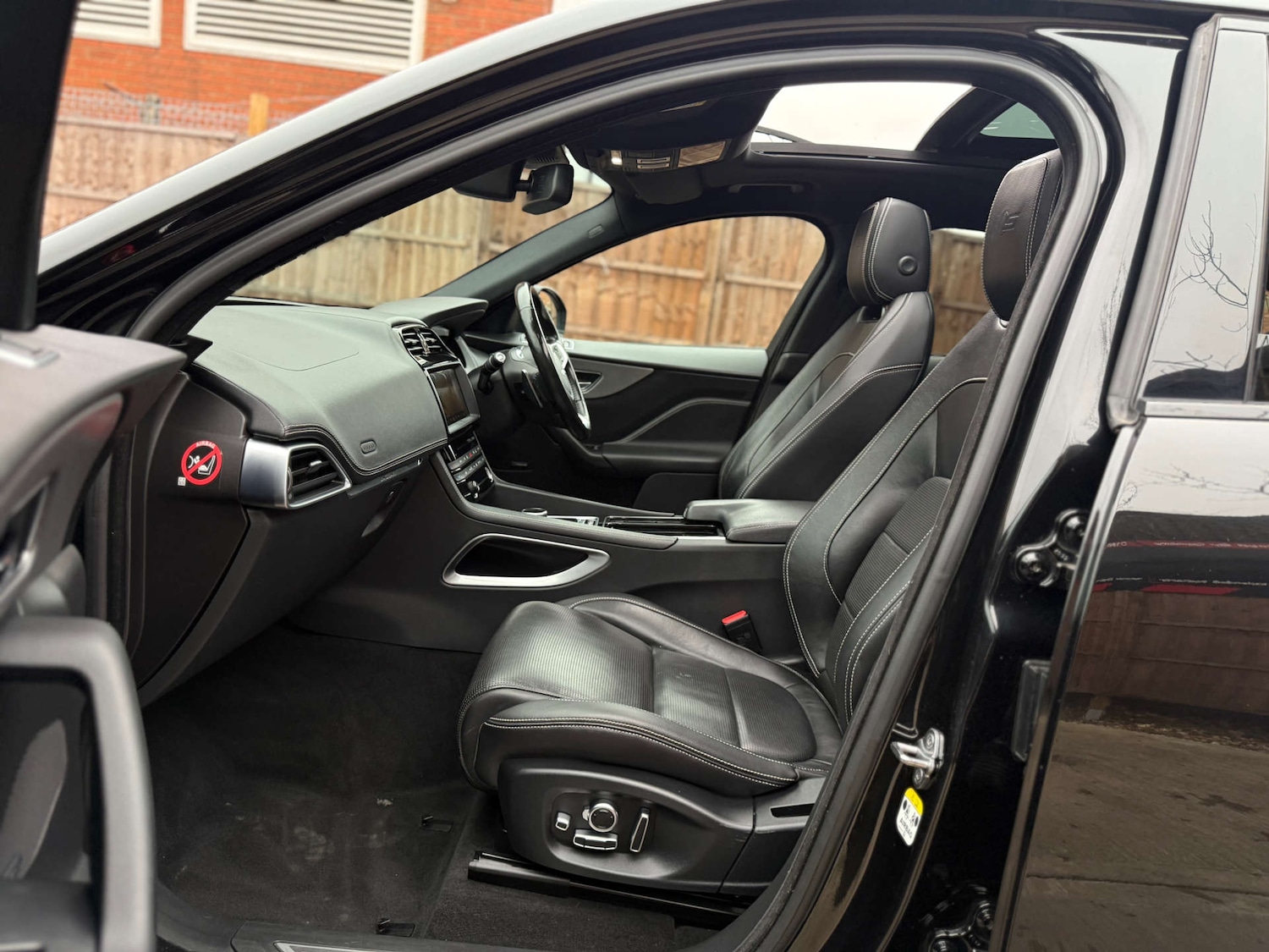 Used Jaguar F-Pace 2018 for sale - 77818832: Photo 48