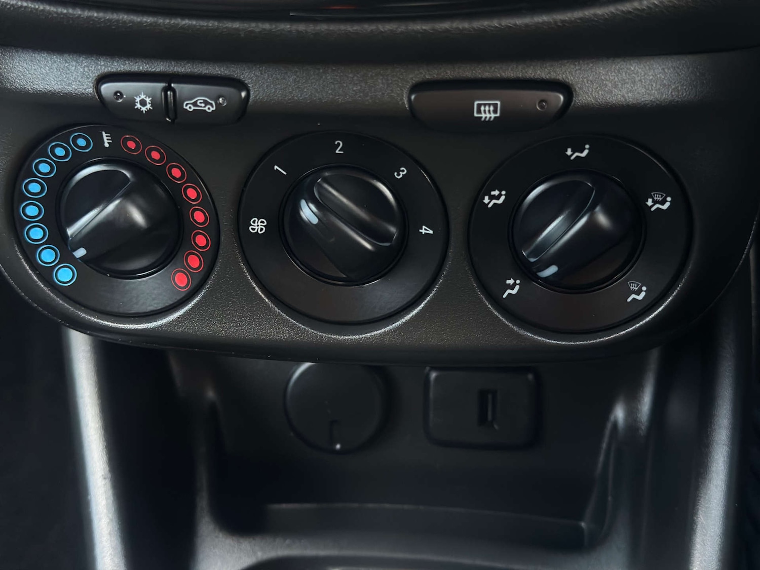 Used Vauxhall Corsa 2016 for sale - 77833234: Photo 24