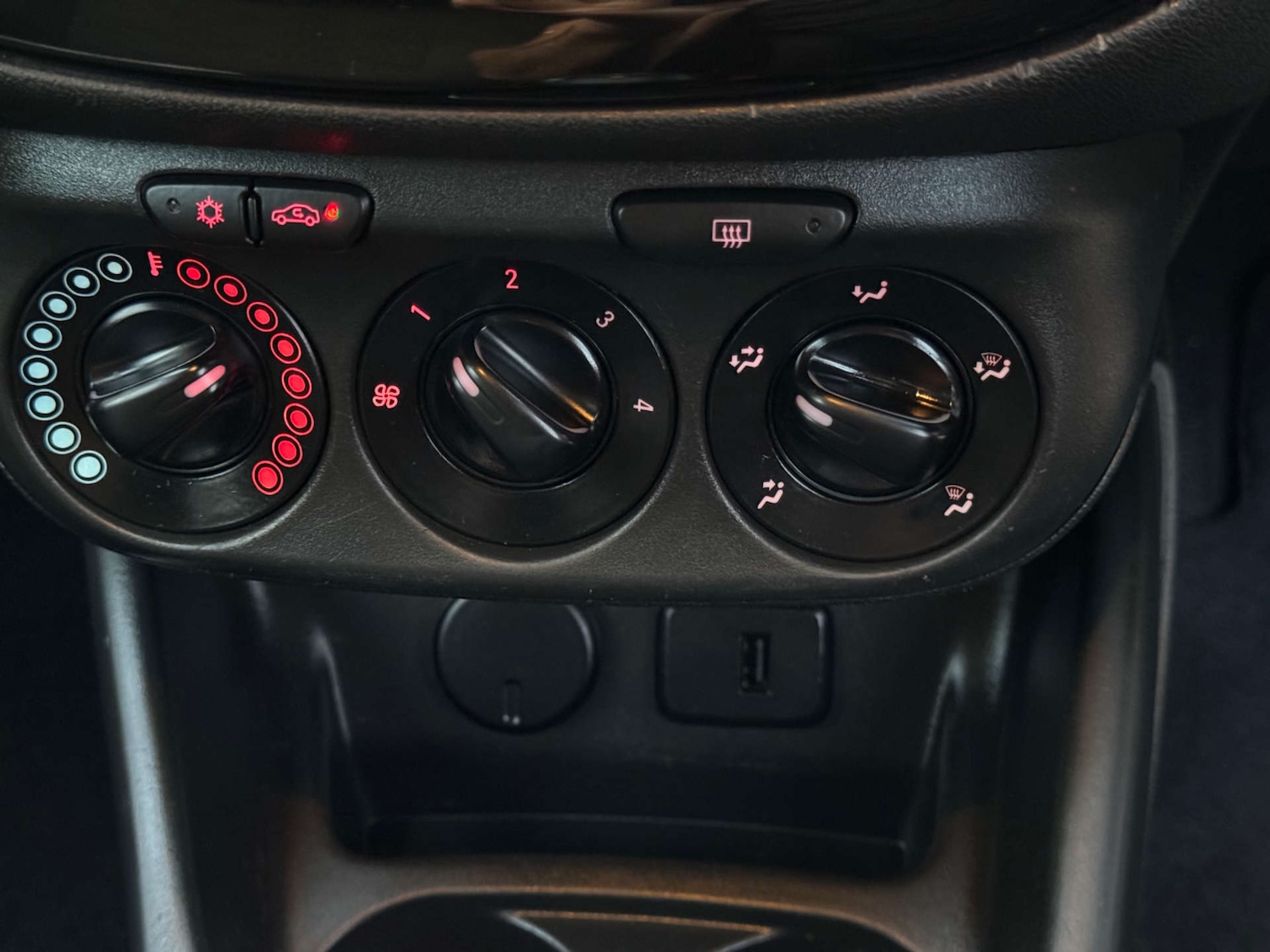 Used Vauxhall Corsa 2018 for sale - 76601676: Photo 28