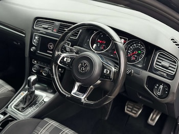 Used Volkswagen Golf 2016 for sale - 76544307: Photo