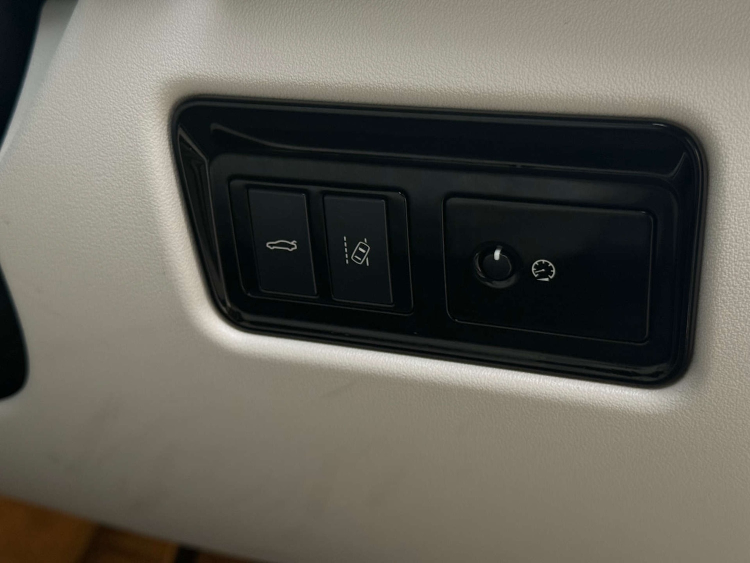 Used Jaguar XE 2015 for sale - 75933687: Photo 24