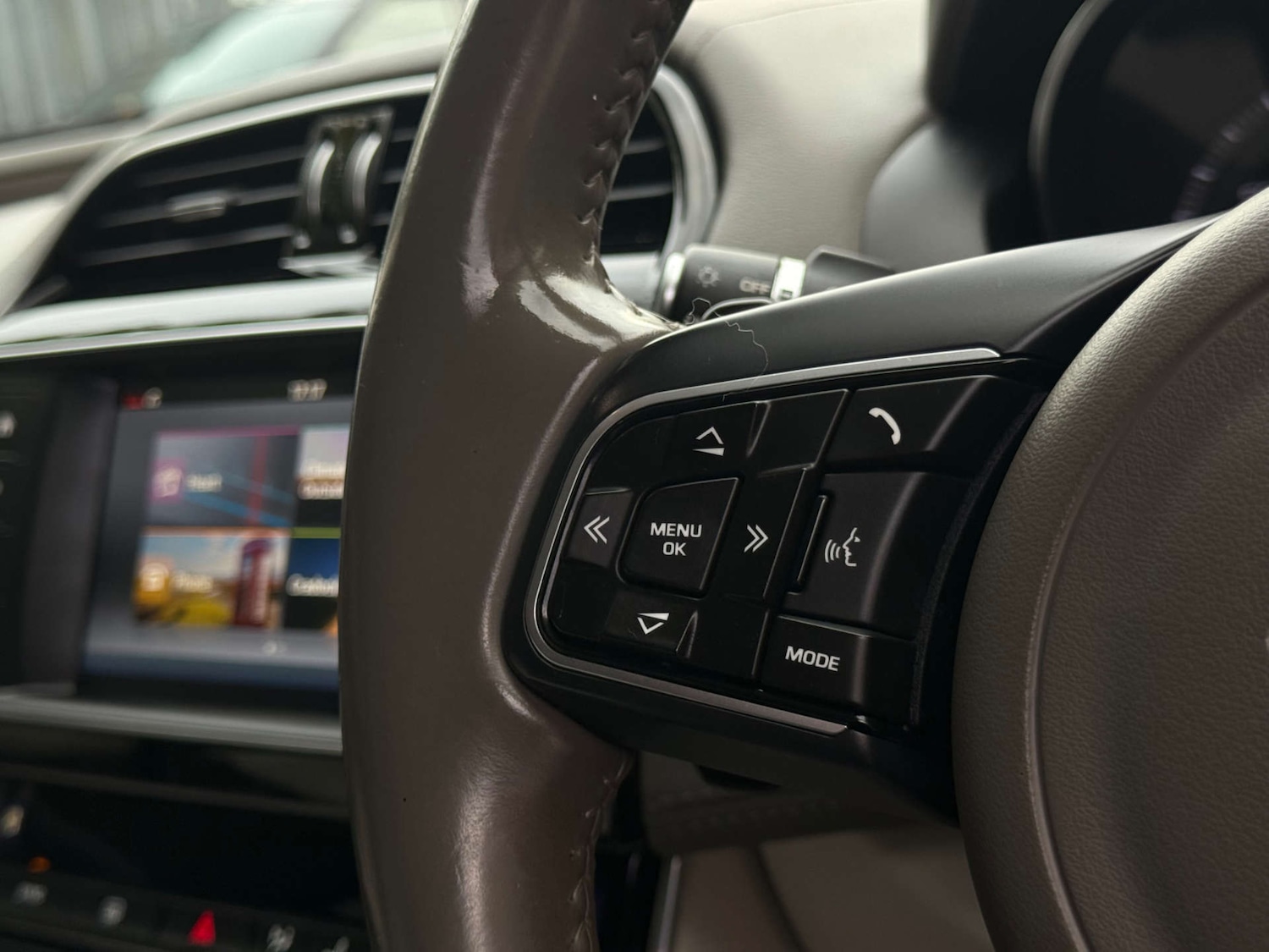 Used Jaguar XE 2015 for sale - 75933687: Photo 27