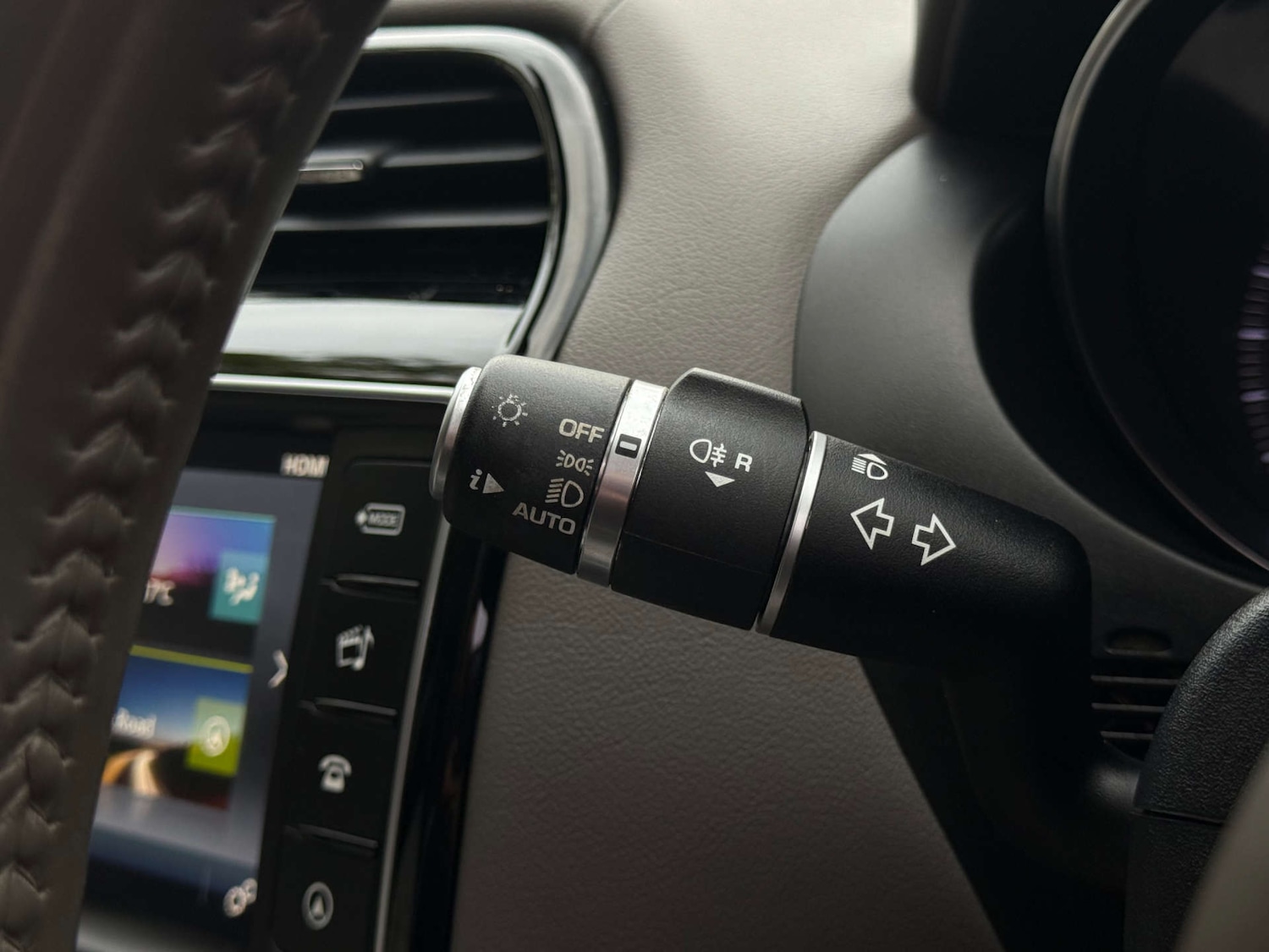 Used Jaguar XE 2015 for sale - 75933687: Photo 29