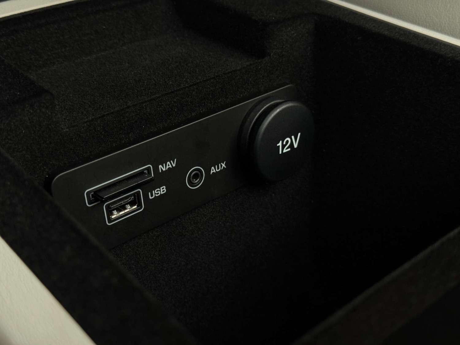 Used Jaguar XE 2015 for sale - 75933687: Photo 41