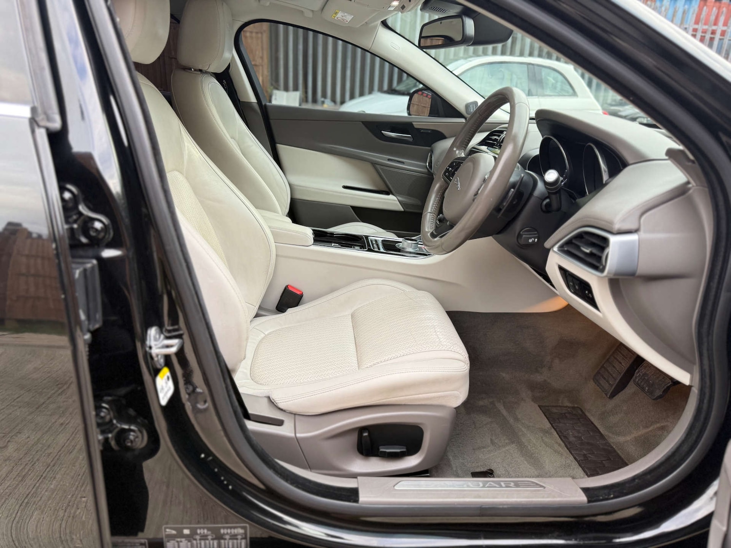 Used Jaguar XE 2015 for sale - 75933687: Photo 42